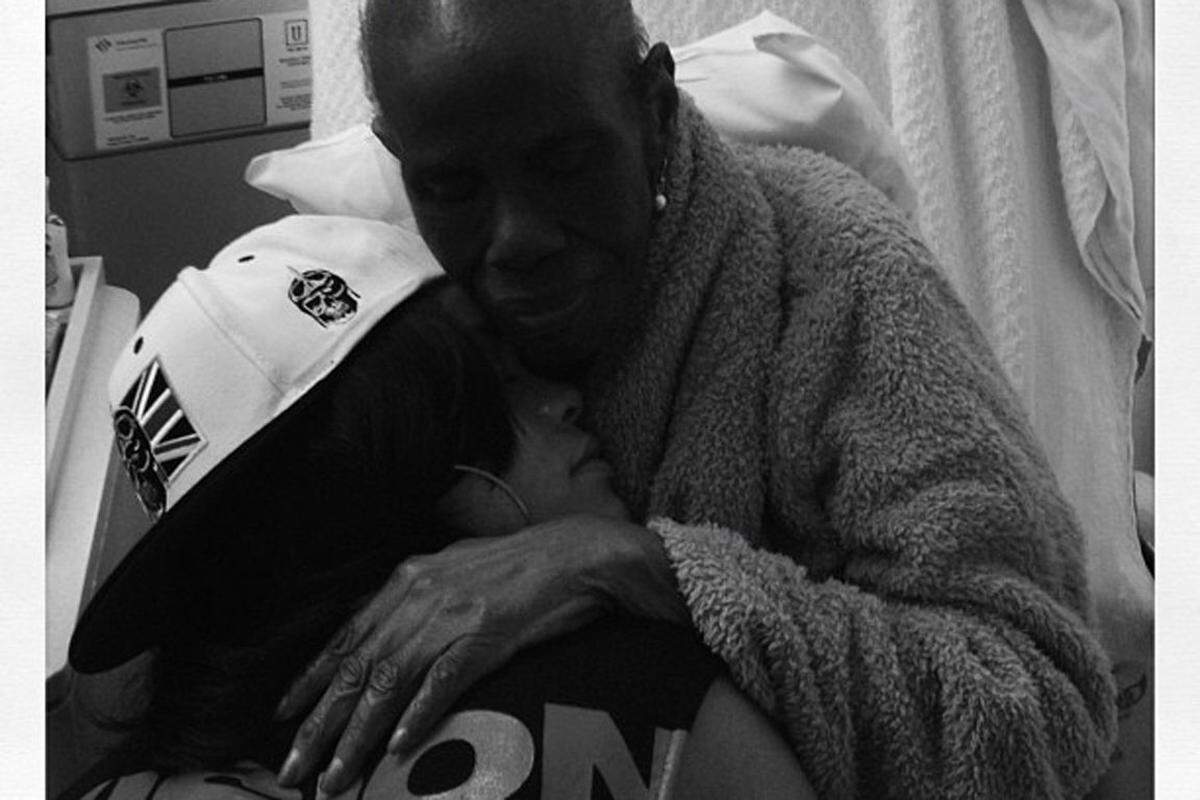 Rihanna veröffentlichte ein Bild ihrer kranken Großmutter mit dem Text: "Kam nach NY, nur für diesen Moment hier!".