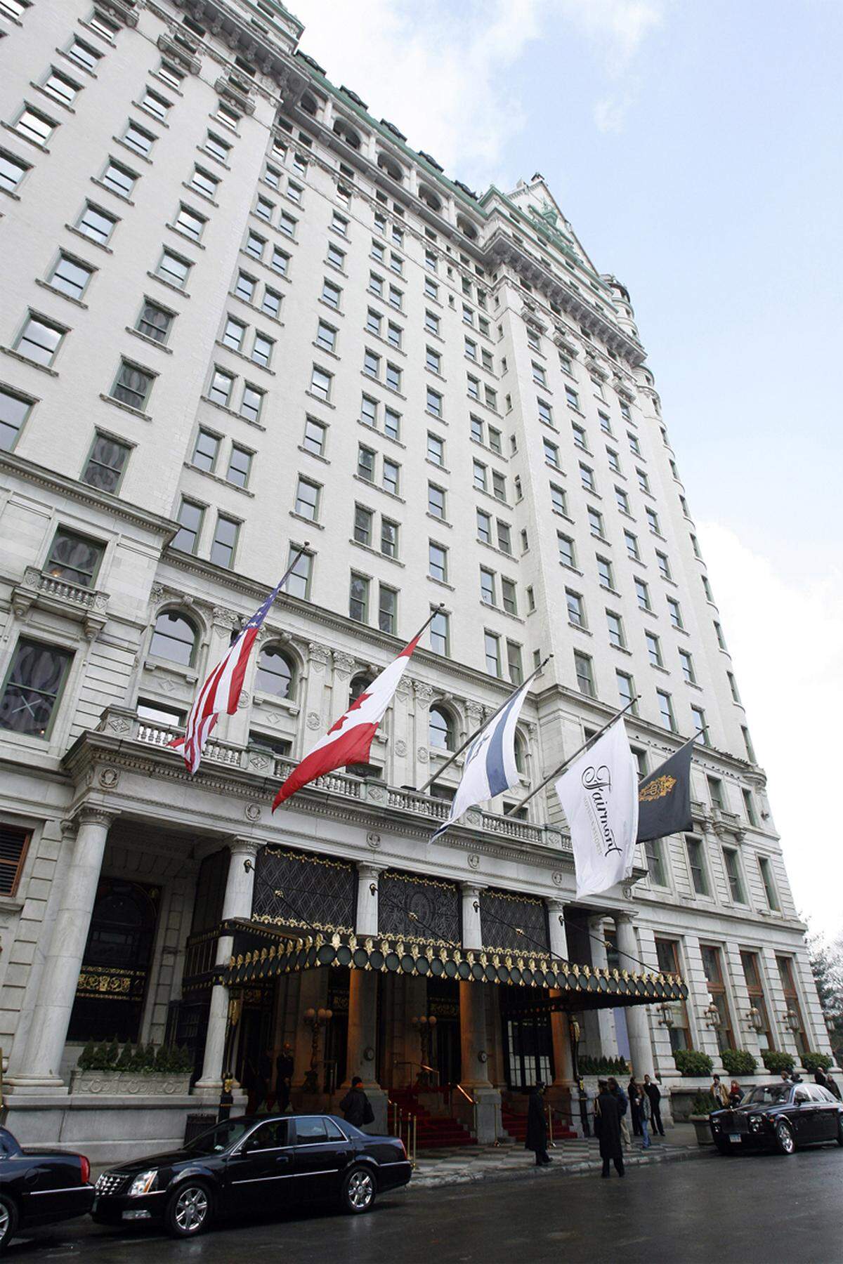 Im luxuriösen Plaza Hotel in New York residierte Macaulay Culkin im Film "Kevin - Allein in New York". Fans des Kultfilms können sogar ein "Live like Kevin"-Erlebnis buchen. Aber auch Crocodile Dundee stieg schon hier ab, als er das Australische Outback im Film gegen ein elegantes Hotelzimmer eintauschte.