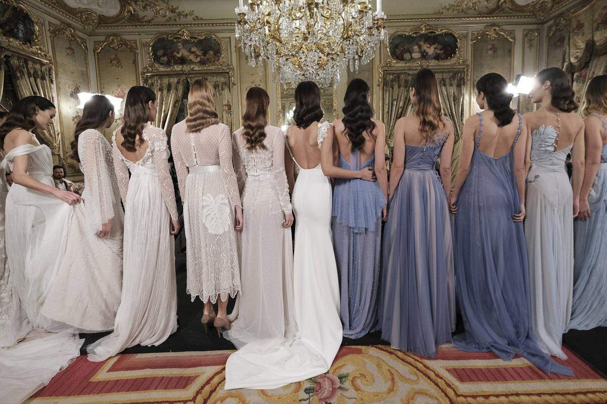 Nicht nur Mode für Bräute, sondern auch für Hochzeitsgäste und Brautjungfern wurde dabei von den unterschiedlichsten Designern präsentiert.
