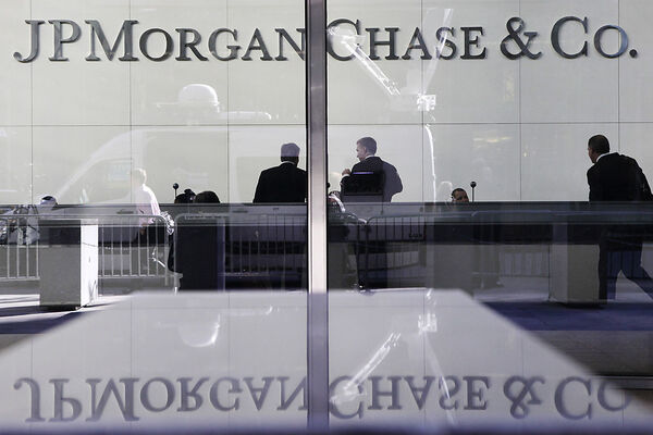 Branche: Finanzen  Auch ein Konkurrent von Morgan Stanley hat es in die Top 20 geschafft: Die US-Investmentbank JP Morgan Chase. Die Bank arbeite besonder effizient, heißt es in der Begründung. Trotz Rekordgewinn will sie heuer fast 20.000 Jobs streichen. 