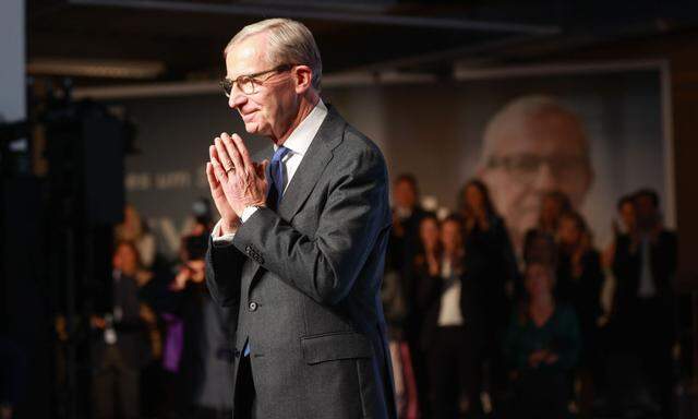 Landeshauptmann Wilfried Haslauer am Mittwoch bei einem Wahlkampfauftritt in Bergheim: Dort ging er mit scharfen Worten auf Distanz zur FPÖ.