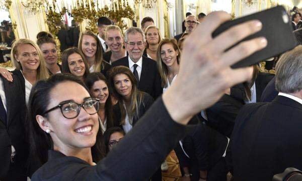 Die Selfie-Queens sind: Manuela Zinsberger (Bild) und Sarah Zadrazil