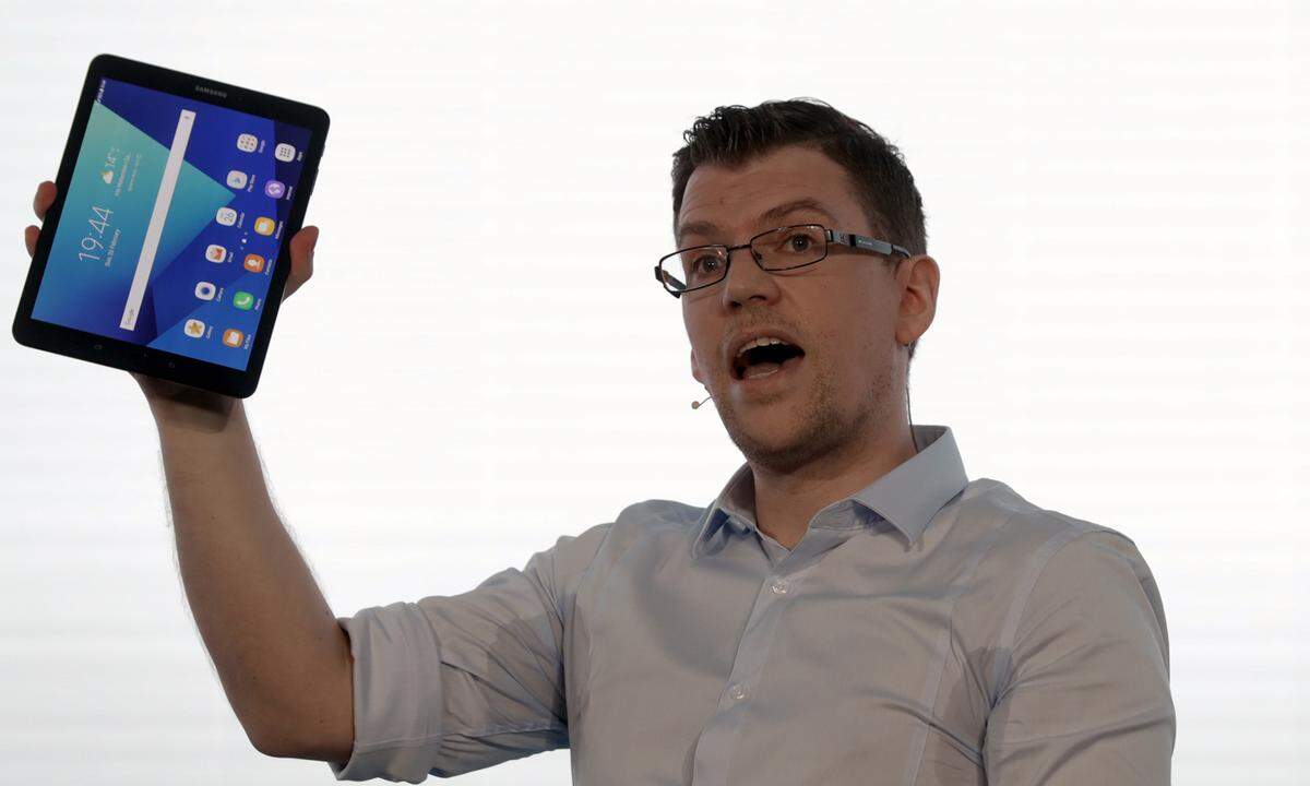 Auch Tablets hat Samsung seit einigen Jahren erfolgreich in die Galaxy-Welt integriert. Hier zu sehen das Galaxy Tab S3, das in Barcelona auf dem Mobile World Congress vorgestellt wurde.