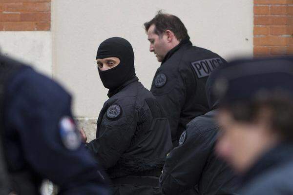 Der Serienattentäter von Toulouse hat im März ganz Frankreich zwölf Tage lang in Atem gehalten. Am 22. März erschossen ihn Scharfschützen der Polizei nach einer 32-stündigen Belagerung seiner Wohnung.