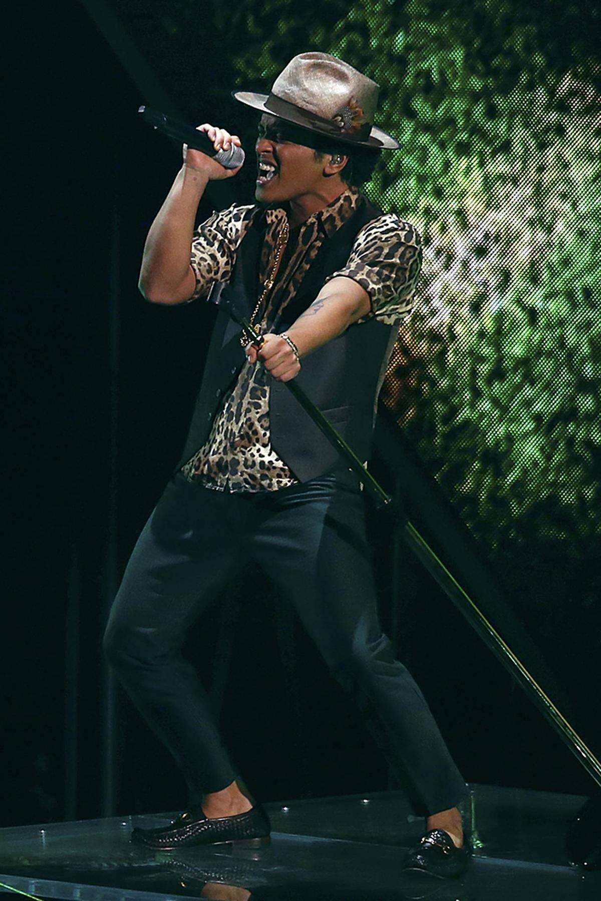 Immerhin zwei MTV-Auszeichnungen nahm Schmusesänger Bruno Mars nach Hause - für das beste Video eines Sängers (Clip der Single "Locked Out of Heaven") und für die beste Choreographie ("Treasure").