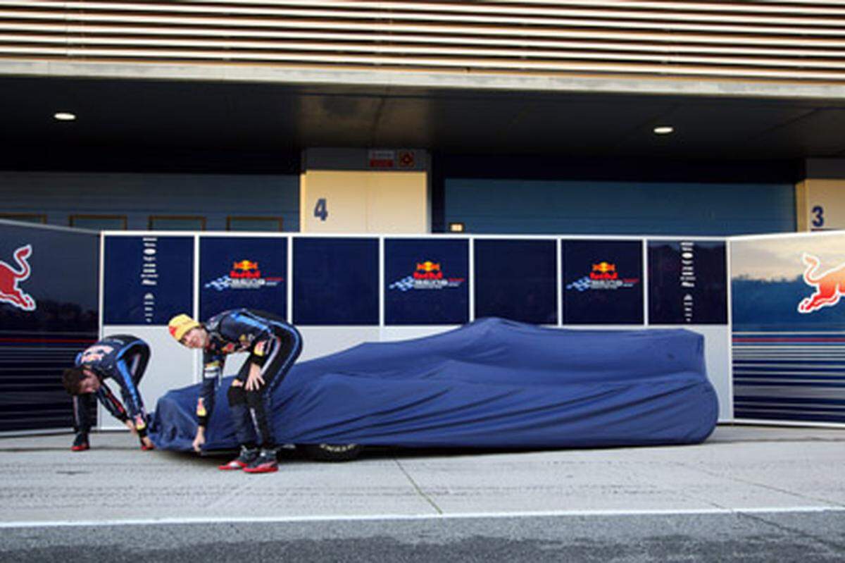 Im südspanischen Jerez lüfteten die Red-Bull-Piloten Sebastian Vettel und Mark Webber das "Bullen"-Geheimnis.