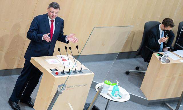 SPÖ-Vizeklubchef Leichtfried fordert neben Schmids auch Blümels Rücktritt. Am Freitag kommt der Nationalrat zu einer Sondersitzung zusammen. (Archivbild)