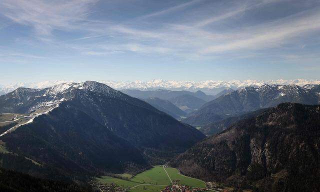 Die Alpen stellen eine natürliche Barriere dar, die Vögel die Flucht vor dem Klimawandel erschwert.