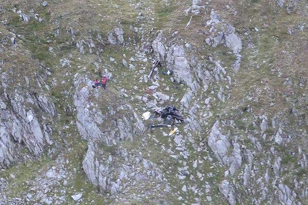 An diesem Berghang im Großglockner-Gebiet ist der Hubschrauber des Red-Bull-Kunstfliegers Hannes Arch am Donnerstagabend (8. September) zerschellt. Der Pilot kam bei dem Unfall ums Leben, ein Mitflieger wurde schwer verletzt. &gt;&gt; Zum Bericht