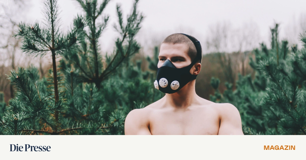 H-hentraining-mit-Maske-Man-atmet-wie-durch-einen-Strohhalm-premium-