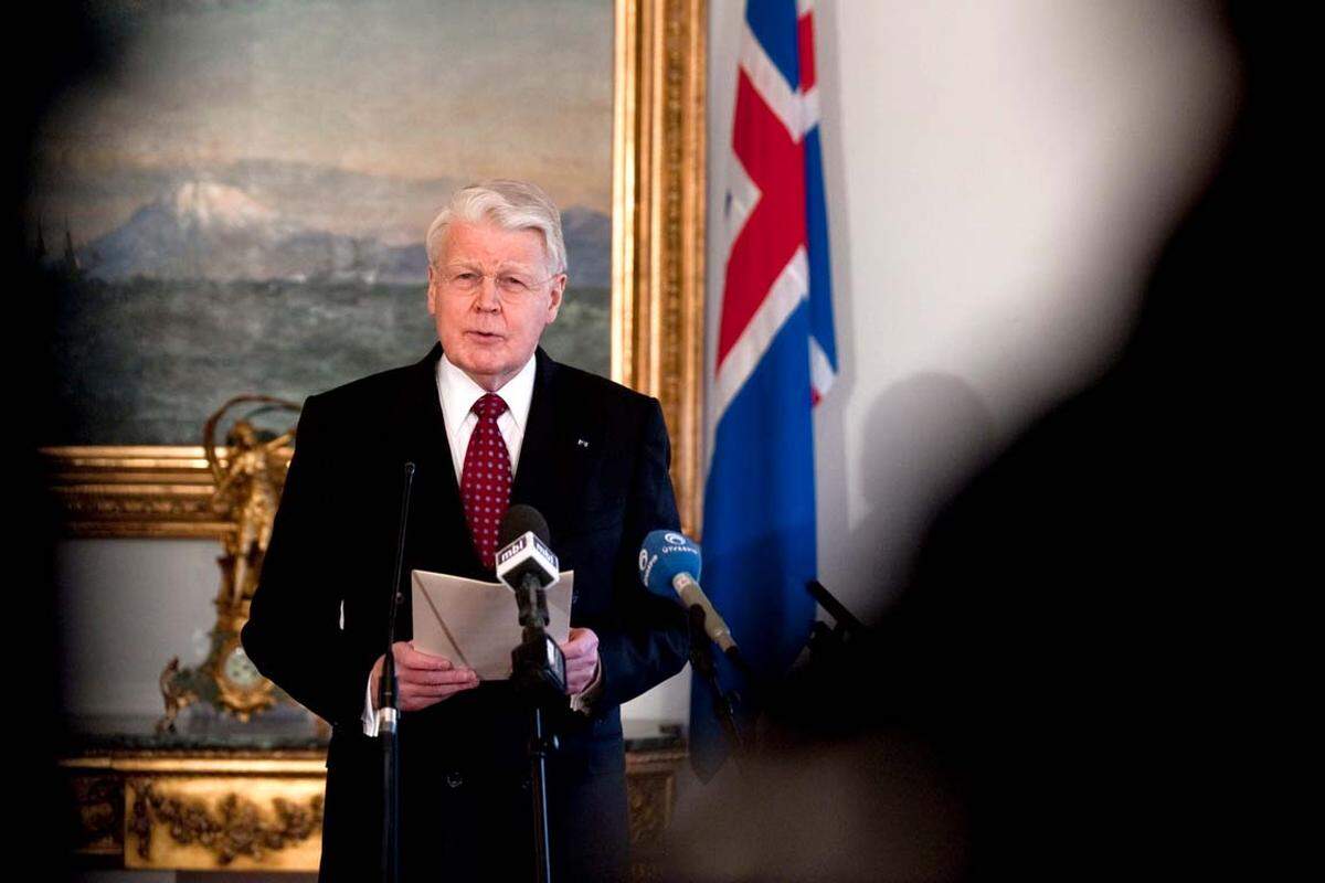 Der isländische Präsident schließt mit seinen klassisch konservativen Zweireihern den Reigen, der politischen "Dressmen". Der Seitenscheitel sitzt seit Jahrzehnten perfekt, die Krawatte darf gern ein bisschen extravagant sein.