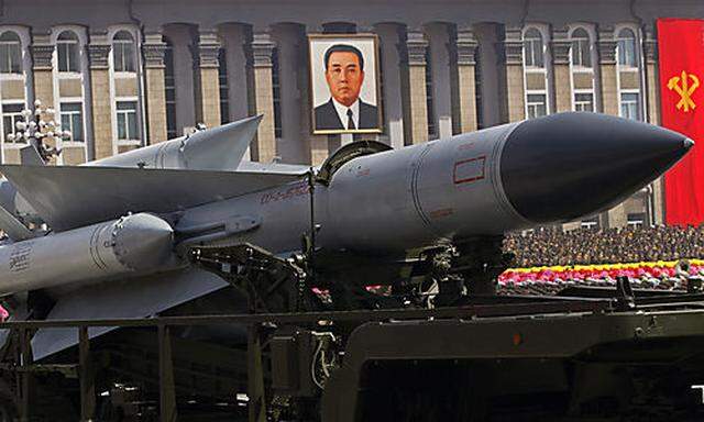 Nordkorea: Experten halten Raketen für Attrappen 