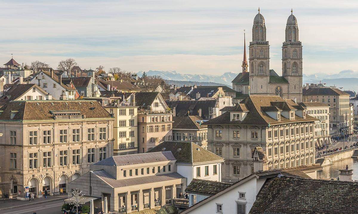 ...Zürich, die größte Stadt der Schweiz! Das Finanzzentrum ist auch ein Verkehrsknotenpunkt und Touristenattraktion. Mit 116,8 Punkten belegt die Stadt den Ersten Platz im UBS-Ranking.