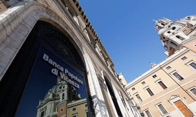 Wirtschaftsminister Pier Carlo Padoan traf am Donnerstag in Rom die Manager der beiden Krisenbanken.