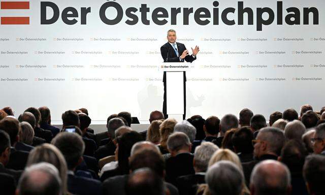 Karl Nehammer bei seiner Rede in Wels. 