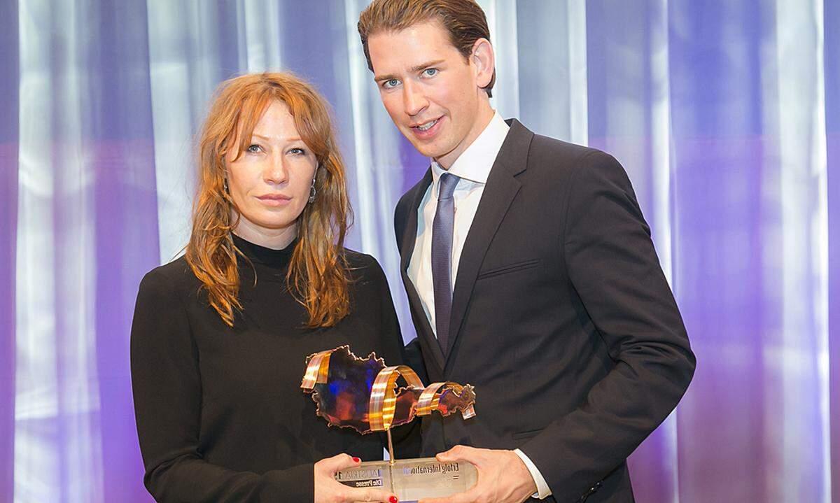Erstmals vergeben wurde die Auszeichnung in der Kategorie Erfolg International. Schauspielerin Birgit Minichmayr erhielt den Award von Außenminister Sebastian Kurz.