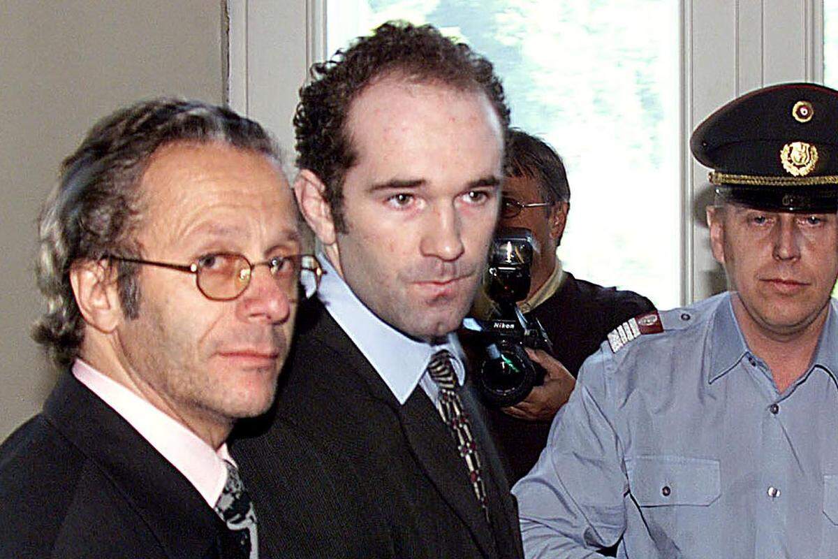 1998 musste sich Schleicher wegen Besitzes und des Handels mit großen Mengen Kokain, sowie Ecstasy-Tabletten in Salzburg vor Gericht verantworten. Er wurde zu fünf Jahren Haft verurteilt. 2001 nahm sich Schleicher das Leben.