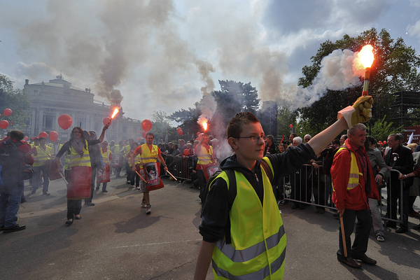 So wie jedes Jahr marschierten auch heuer die Delegationen der Bezirksorganisationen bzw. der Teil- und Vorfeldorganisationen im Sternmarsch zum Rathaus. Weiter: Bilder vom Maiaufmarsch