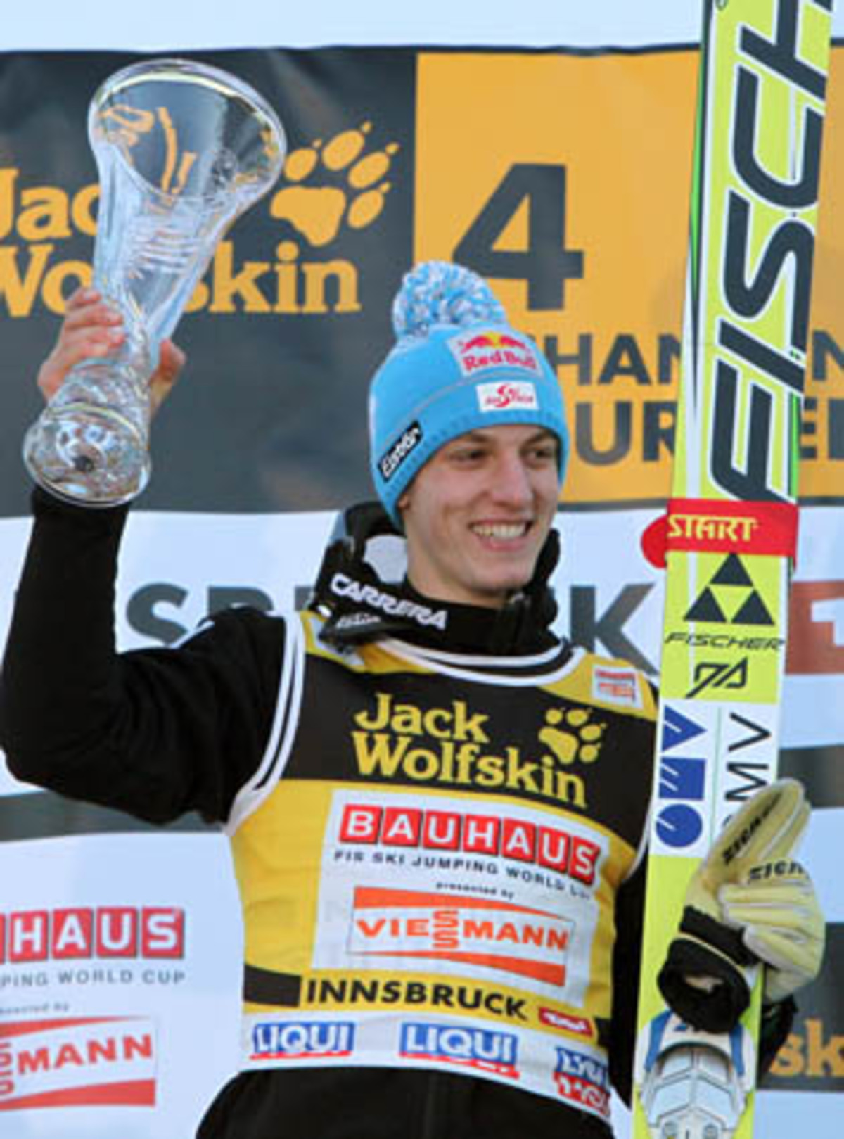 In der Saison 2009/10 erfüllte Schlierenzauer seiner Schwester Gloria einen sehnsüchtigen Wunsch und sich selbst einen Kindheitstraum: Bei der Vierschanzentournee gewinnt er erstmals auf der Bergiselschanze.