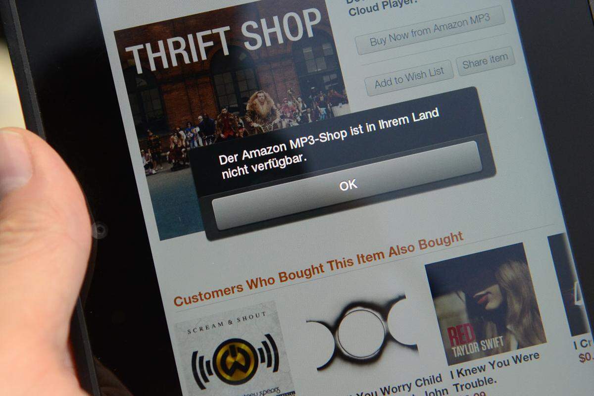 Amazon bietet einen umfassenden MP3-Katalog. Die Titel lassen sich direkt auf das Gerät herunterladen und abspielen. Zumindest in der Theorie. Auch hier gibt es eine Ländersperre, obwohl der MP3-Shop über die Amazon-Website problemlos erreichbar ist.