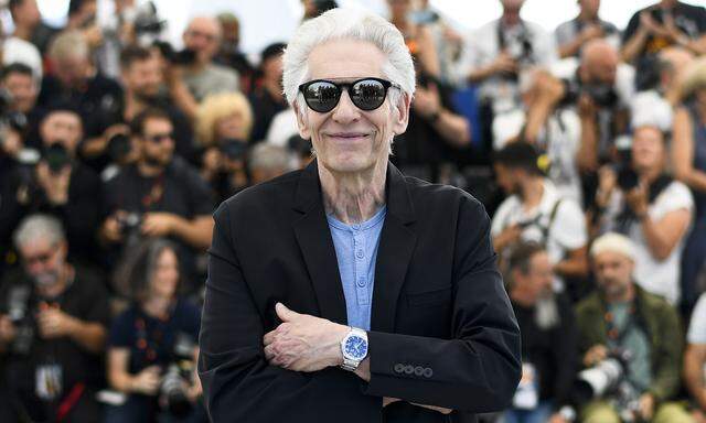 Mit seinen Filmen greife er auf, was in der Gesellschaft ohnehin vorhanden sei, sagt David Cronenberg. „Vor allem online geht es in einer Tour um Fettabsaugen und Botox.“