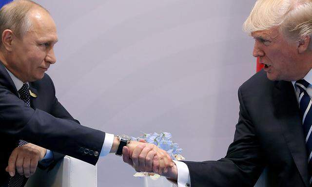 Putin und Trump auf einem Archivbild vom G20-Gipfel in Hamburg Anfang Juli.