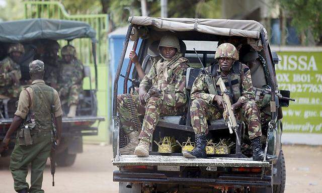 Spezialeinheiten am Samstag vor der  Universität in Garissa 