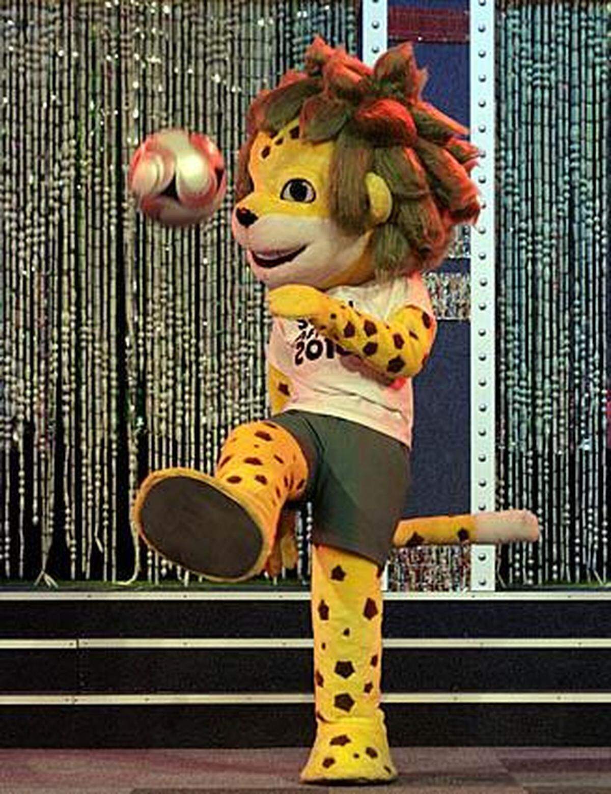 "Zakumi", das Maskottchen für die Fußball-WM 2010 in Südafrika, wurde im September 2008 offiziell vorgestellt. Der Leopard hat mittlerweile seine Masern auskuriert und verbringt seine Tage nun im Altersheim für ausgemusterte Maskottchen.