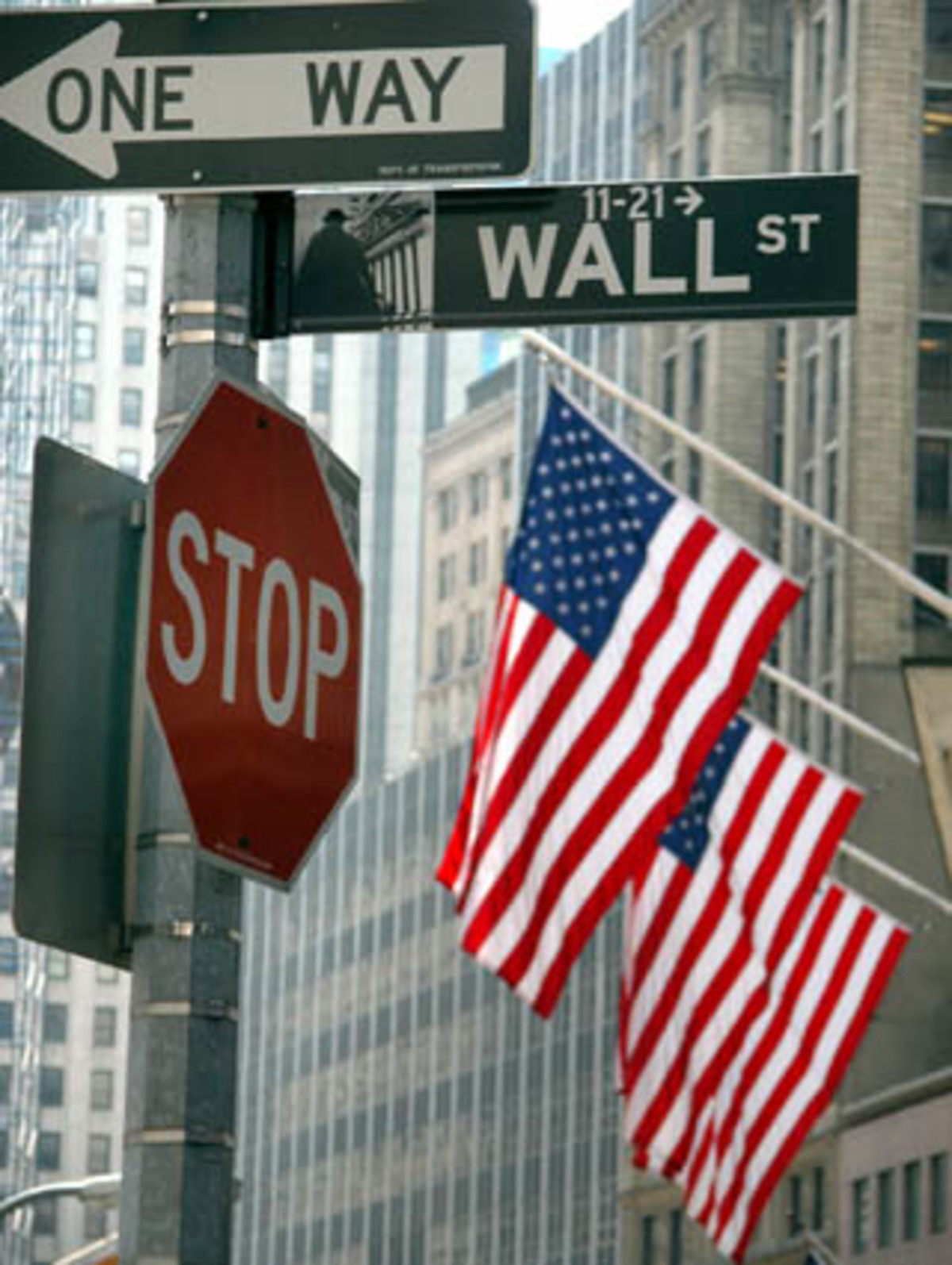 Das Wall Street Journal hat eine Liste mit den am besten bezahlten (ehemaligen) US-Firmenchefs des letzten Jahrzehnts herausgegeben. Mit dabei sind Namen wie Apple-Chef Steve Jobs oder der ehemalige Lehman-Geschäftsführer Richard Fuld. Hier die Top 11 in Bildern.