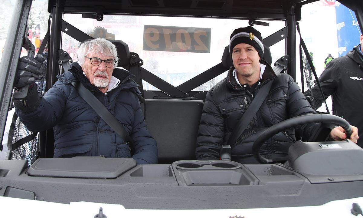 Bernie Ecclestone und Sebastian Vettel fuhren standesgemäß im Schneefahrzeug zur "Kitz-Charity-Trophy" vor.