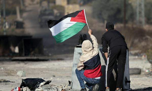 In der Stadt Ramallah im Westjordanland kam es zu Auseinandersetzungen zwischen Palästinensern und israelischen Soldaten.