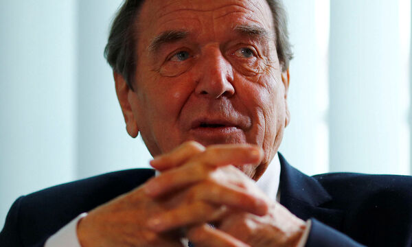 Der Altkanzler steht wegen seines Engagements für russische Energiefirmen und seine Nähe zu Wladimir Putin in der Kritik. 