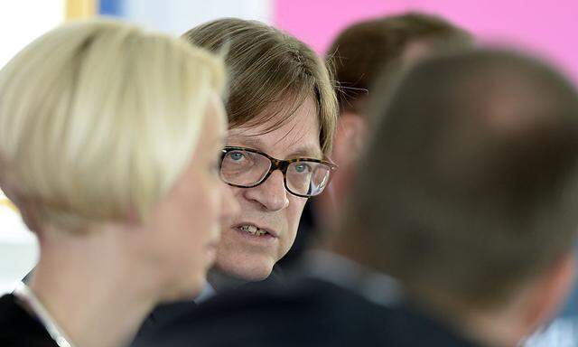 NEOS-Spitzenkandidatin für die Eu-Wahl Angelika Mlinar (l.) und Guy Verhofstadt (m.), Spitzenkandidat der europäischen Liberalen (ALDE)
