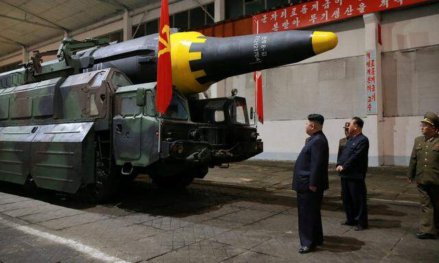 Nordkoreas Diktator Kim Jong-un hat insgesamt mehr als 1000 Raketen in seinem Arsenal. Eine ließ er nun über die japanische Insel Hokkaido hinweg abfeuern.  