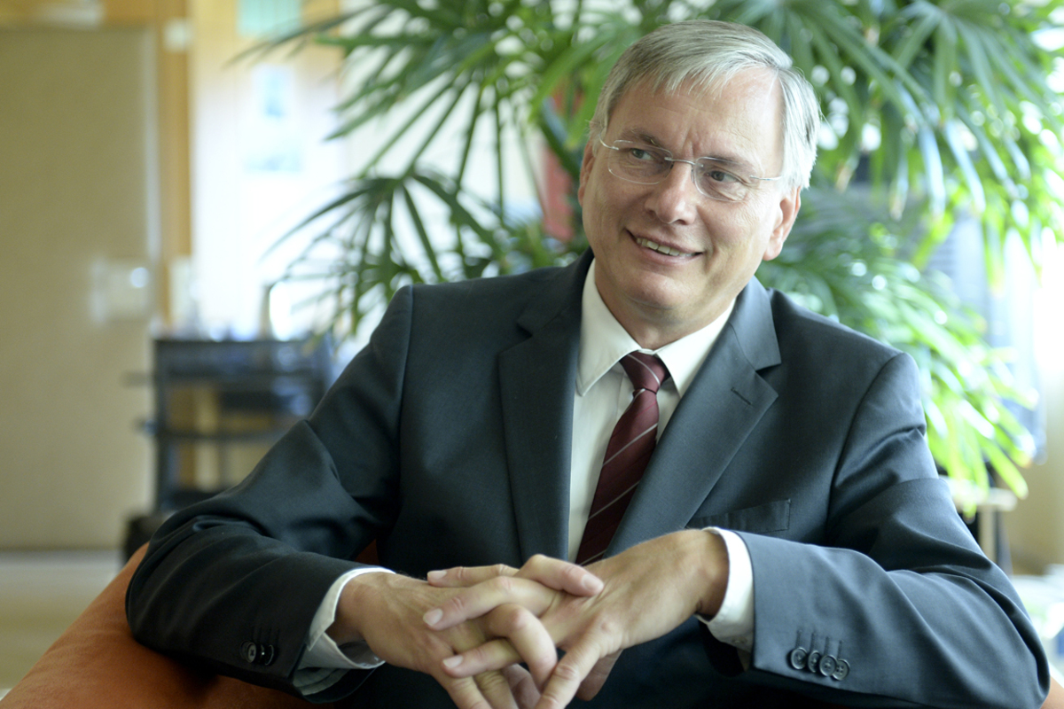 Schon oft wurde er als Ablösekandidat gehandelt, jetzt steigt er in eines der wichtigsten Ressorts auf: Gesundheitsminister Alois Stöger (SPÖ) folgt Doris Bures als Chef im Infrastrukturministeriums nach. Der stille Oberösterreicher wurde nicht selten unterschätzt, konnte als größten bisherigen Erfolg aber die Gesundheitsreform 2012 für sich verbuchen.