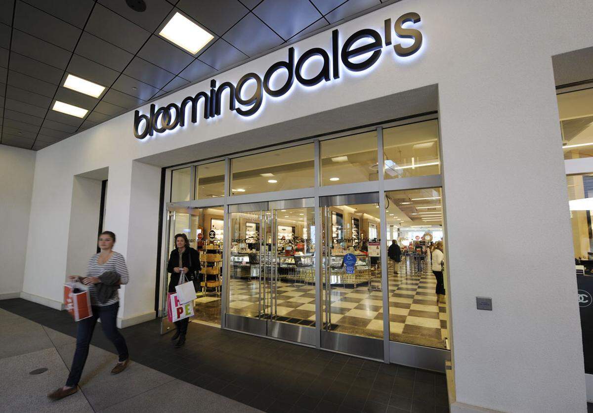 Der Vorstandsvorsitzender und Generaldirektor von Bloomingdale's hat die Kaufhauskette zu seinem Erfolg geführt.
