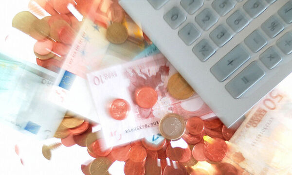 Taschenrechner und Eurogeld 