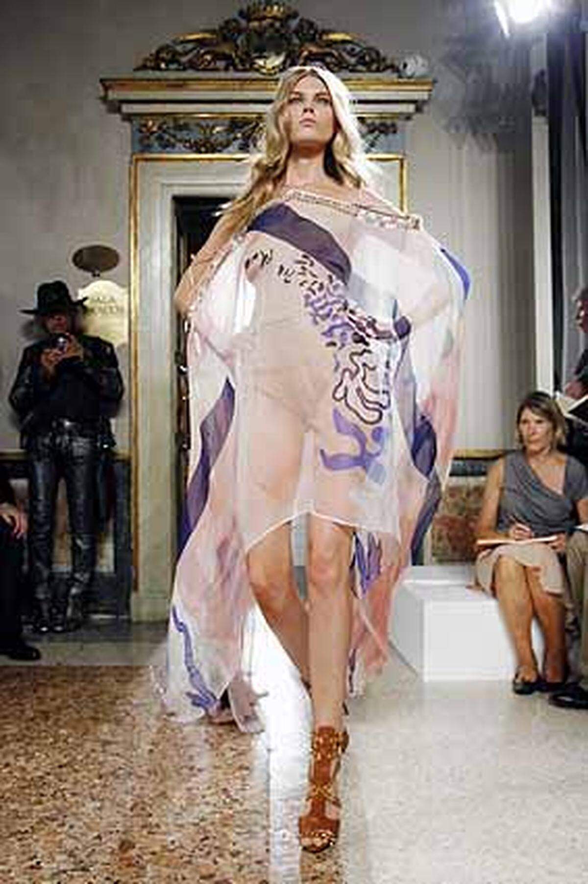 Dieses Outfit von Emilio Pucci besticht durch seine Alltagstauglichkeit.