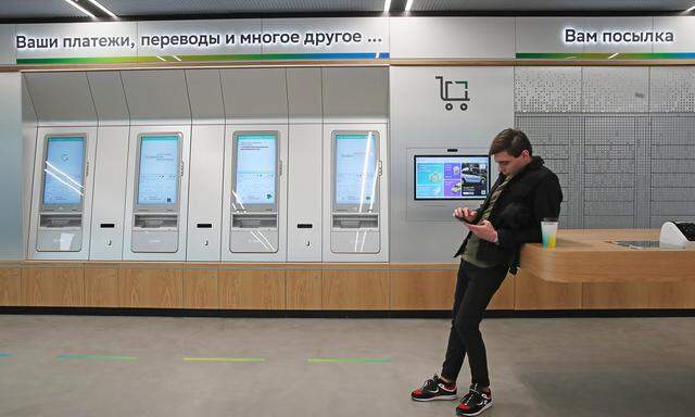 Sberbank-Filiale in Moskau. Der Großteil der Russen wickelt seine Bankgeschäfte beim Branchenprimus ab.
