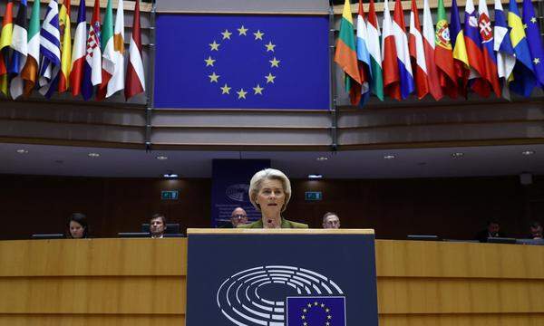 Das Europaparlament steuert auf eine Zeitenwende zu. Sollten sich die Prognosen an den Urnen bestätigen, käme Ursula von der Leyen, die Präsidentin der Europäischen Kommission, in eine heikle Lage. 