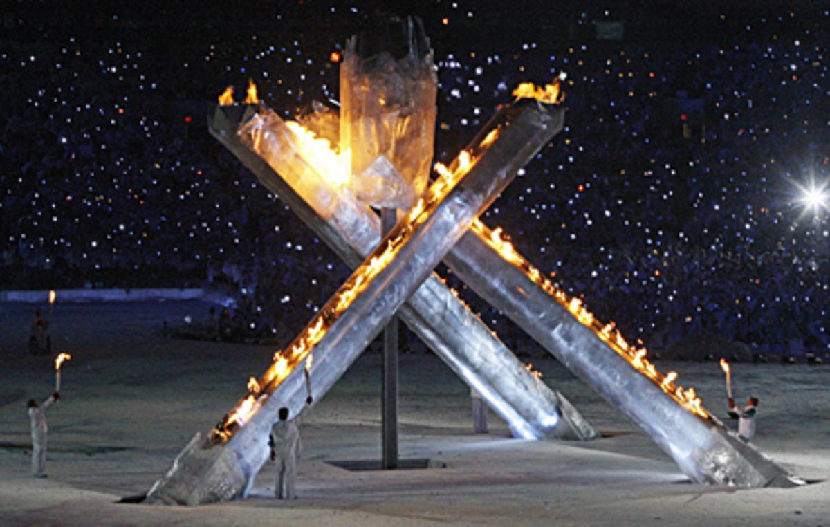 Die kanadischen Sportlegenden Nancy Green, Steve Nash und Wayne Gretzky haben in Vancouver das Olympische Feuer im BC Place Stadium entzündet. In einer rund dreistündigen, farbenfrohen Zeremonie wurden die XXI. Olympischen Winterspiele eröffnet.
