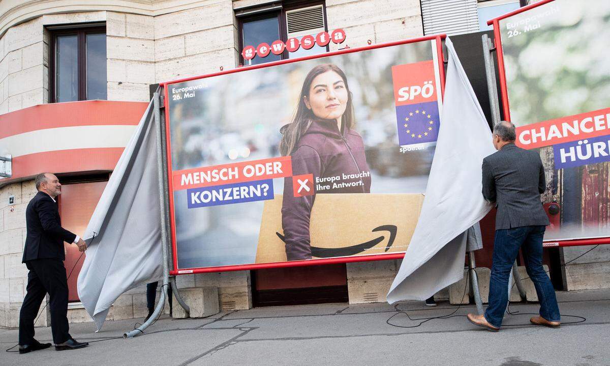 Auf den Plakaten der ersten Welle zu sehen ist zwar das SPÖ-Logo, anstelle von Spitzenkandidat Schieder wechselten sich aber Frauen, Kinder und Männer als Fotomotiv ab. Mit der zweiten Welle im Mai wurde das anders: Schieder rückte in den Fokus und gibt auf die Frage der ersten Welle "Mensch oder Konzern?" die Antwort: "Mensch statt Konzern". Höflich wird dann der Wähler per "Sie" adressiert: "Europa braucht Ihre Antwort".