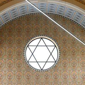 Ein Molotowcocktail traf die Synagoge in der Nacht auf Mittwoch.