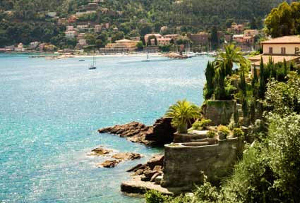 Außerhalb von Cannes finden sich einige Villen zum Verkauf, um beispielsweise 900.000 Euro kann ein Landhaus gekauft werden.