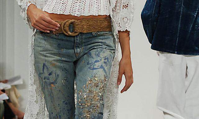 Symbolbild: Zerrissene Jeans