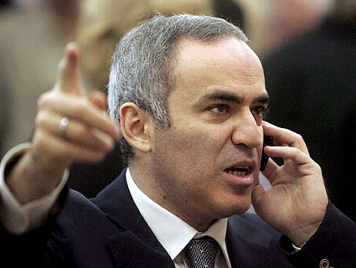 Nach dem Rückzug aus dem Schachsport im Jahr 2005 widmete sich Kasparow der Politik. Er profilierte sich rasch als Kreml-Kritiker. Kasparow wird aus heutiger Sicht bei den Präsidentenwahlen im März 2008 der wichtigste Kandidat der liberalen Opposition sein.