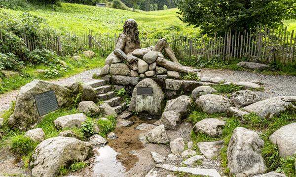 Und so beginnt ein großer Fluss: Die Quelle der Breg, des Hauptquellbaches der Donau, nahe Furtwangen im südlichen Schwarzwald.   