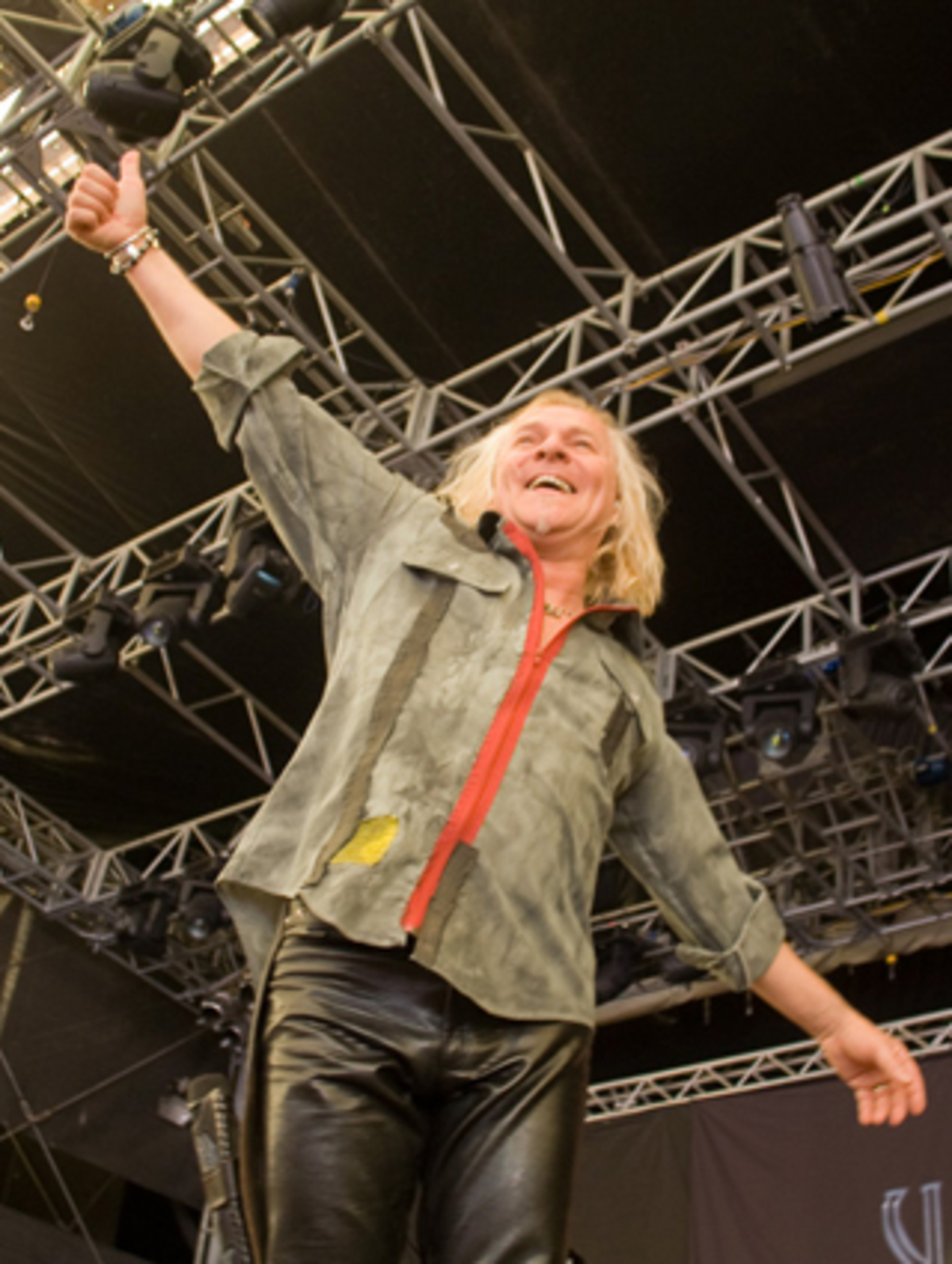 Das mag auch am genialen Sänger Bernie Shaw (seit 1986) liegen, der wie kaum ein anderer den klischeehaft "alten Rocker, der noch immer Spaß an der Musik hat" verkörpert. Allein ihres größten Hits, "Lady in black" (1971), dürften sie mittlerweile überdrüssig sein. Denn sie spielten das Lied pflichtgemäß als Konzertabschluss, allerdings in einer überarbeiteten, viel zu schnellen Version.