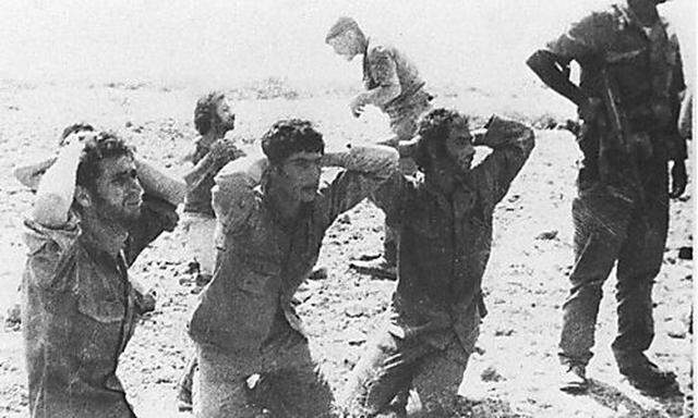 Griechisch-zypriotische Soldaten, 1974 bei der Invasion durch die Türkei gefangengenommen