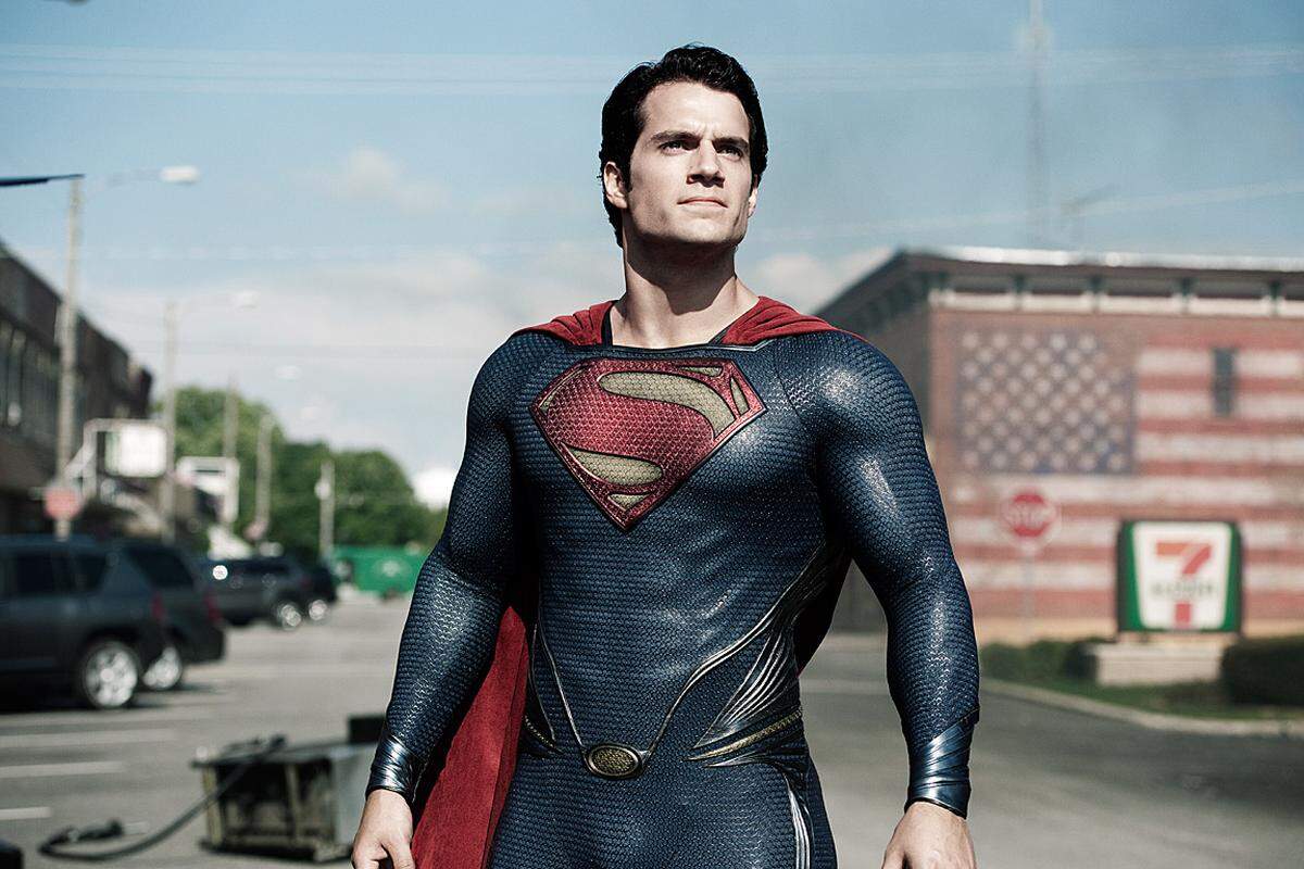 Aber anders als beim ganz und gar menschlichen Bruce Wayne muss sich der adoptierte Außerirdische Clark Kent (verkörpert vom Briten Henry Cavill) entscheiden, ob Krypton oder die Erde seine Heimatplanet ist.
